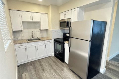 Casa en alquiler en Miami, Florida, 2 dormitorios, 149.57 m2 № 2019321 - foto 3