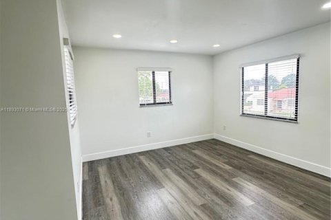 Casa en alquiler en Miami, Florida, 2 dormitorios, 149.57 m2 № 2019321 - foto 15