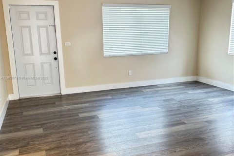 Casa en alquiler en Miami, Florida, 2 dormitorios, 149.57 m2 № 2019321 - foto 5