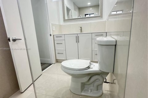 Casa en alquiler en Miami, Florida, 2 dormitorios, 149.57 m2 № 2019321 - foto 17