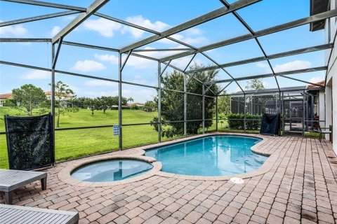 House in Clermont, Florida 5 bedrooms, 272.02 sq.m. № 1913204 - photo 17