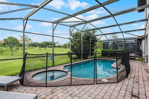 House in Clermont, Florida 5 bedrooms, 272.02 sq.m. № 1913204 - photo 16