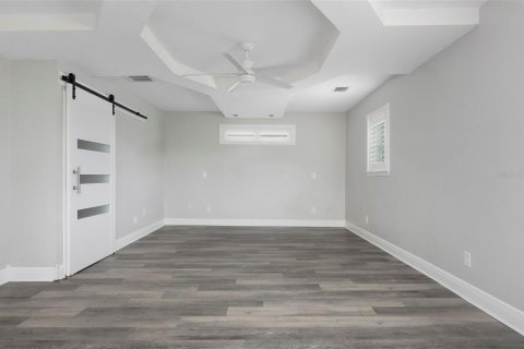 House in Tampa, Florida 4 bedrooms, 239.13 sq.m. № 2277052 - photo 18