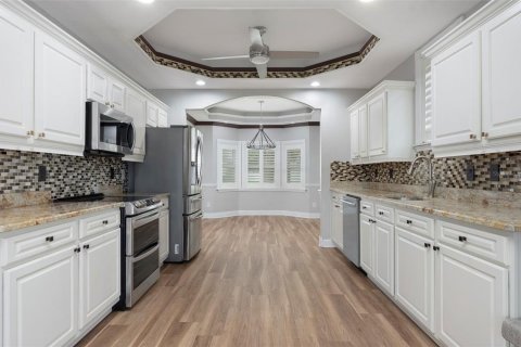 House in Tampa, Florida 4 bedrooms, 239.13 sq.m. № 2277052 - photo 9