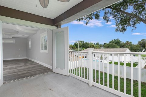 House in Tampa, Florida 4 bedrooms, 239.13 sq.m. № 2277052 - photo 21