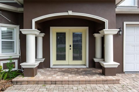 House in Tampa, Florida 4 bedrooms, 239.13 sq.m. № 2277052 - photo 3