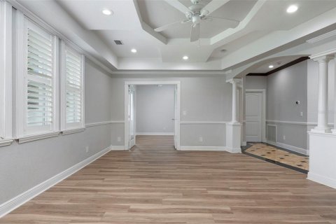 House in Tampa, Florida 4 bedrooms, 239.13 sq.m. № 2277052 - photo 12