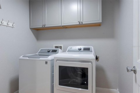 House in Tampa, Florida 4 bedrooms, 239.13 sq.m. № 2277052 - photo 16