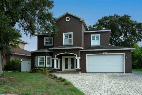 House in Tampa, Florida 4 bedrooms, 239.13 sq.m. № 2277052 - photo 2