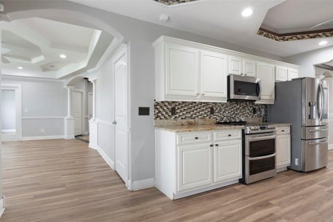 House in Tampa, Florida 4 bedrooms, 239.13 sq.m. № 2277052 - photo 8