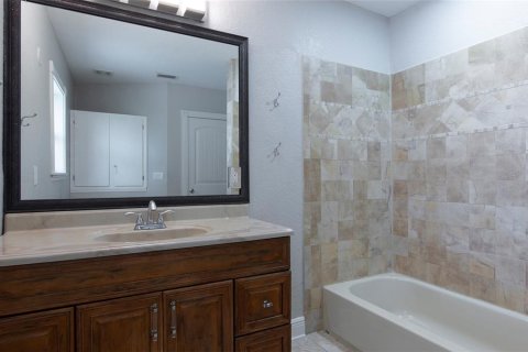 House in Tampa, Florida 4 bedrooms, 239.13 sq.m. № 2277052 - photo 30