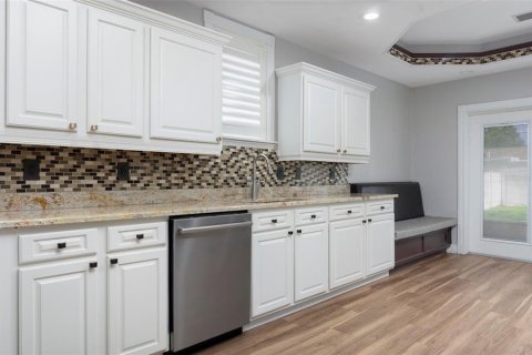 House in Tampa, Florida 4 bedrooms, 239.13 sq.m. № 2277052 - photo 7