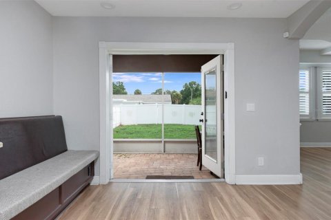 House in Tampa, Florida 4 bedrooms, 239.13 sq.m. № 2277052 - photo 10
