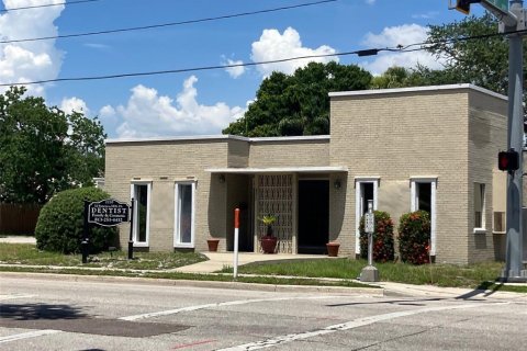 Commercial property in Tampa, Florida 181.72 sq.m. № 2222155