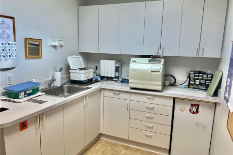 Commercial property in Tampa, Florida 181.72 sq.m. № 2222155 - photo 5