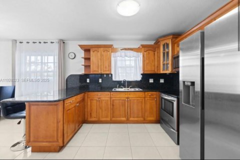 Купить виллу или дом в Халландейл-Бич, Флорида 4 спальни, 128.21м2, № 1989803 - фото 6