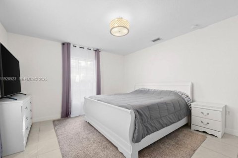 Купить виллу или дом в Халландейл-Бич, Флорида 4 спальни, 128.21м2, № 1989803 - фото 15