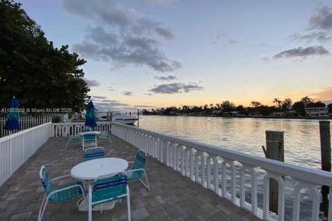 Condominio en venta en North Bay Village, Florida, 1 dormitorio, 75.9 m2 № 1862353 - foto 18