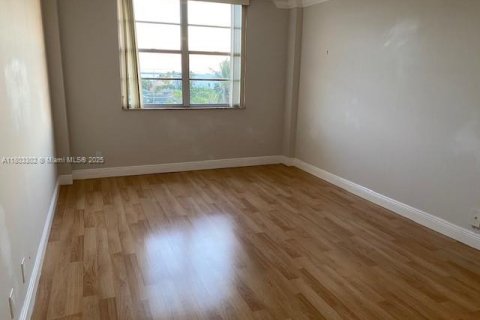 Condominio en venta en North Bay Village, Florida, 1 dormitorio, 75.9 m2 № 1862353 - foto 11