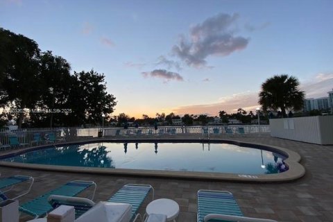 Condominio en venta en North Bay Village, Florida, 1 dormitorio, 75.9 m2 № 1862353 - foto 19