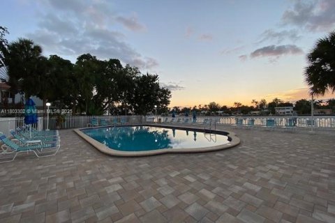 Condominio en venta en North Bay Village, Florida, 1 dormitorio, 75.9 m2 № 1862353 - foto 20
