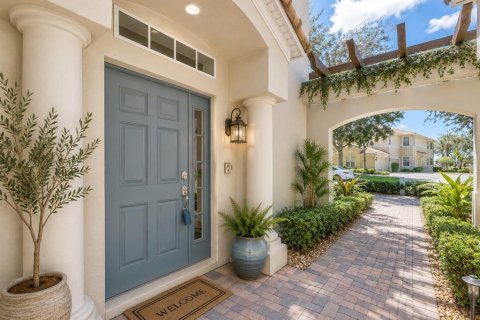 Condo in Sun City Center, Florida, 3 bedrooms  № 2337292 - photo 2