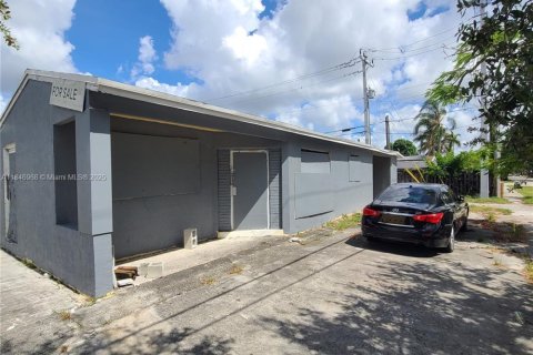 Commercial property in Hollywood, Florida № 1846188 - photo 1