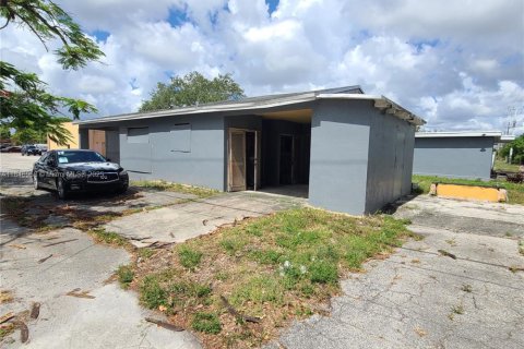 Commercial property in Hollywood, Florida № 1846188 - photo 2