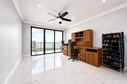 Купить кондоминиум в Клируотер, Флорида 6 комнат, 175.59м2, № 2339559 - фото 15