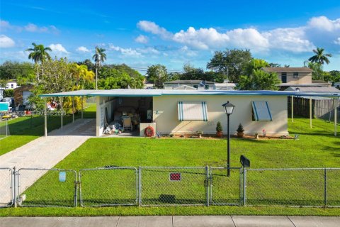 Casa en Homestead, Florida 2 dormitorios, 75.34 m2 № 1997797