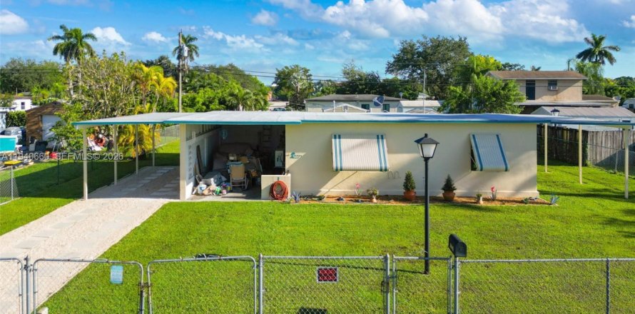 Casa en Homestead, Florida 2 dormitorios, 75.34 m2 № 1997797