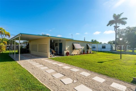 Casa en venta en Homestead, Florida, 2 dormitorios, 75.34 m2 № 1997797 - foto 3