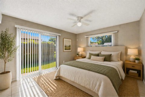 House in Oviedo, Florida 4 bedrooms, 117.71 sq.m. № 2094237 - photo 9