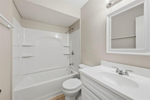 House in Oviedo, Florida 4 bedrooms, 117.71 sq.m. № 2094237 - photo 17