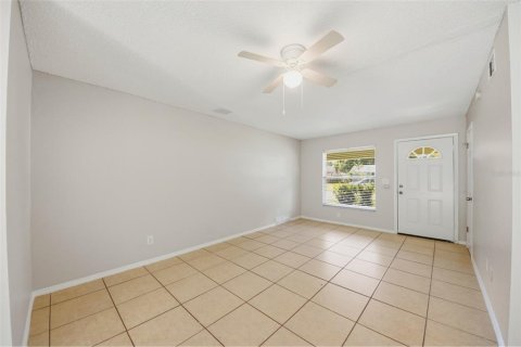 House in Oviedo, Florida 4 bedrooms, 117.71 sq.m. № 2094237 - photo 3