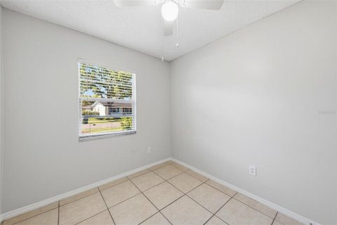 House in Oviedo, Florida 4 bedrooms, 117.71 sq.m. № 2094237 - photo 11