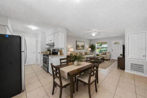 House in Oviedo, Florida 4 bedrooms, 117.71 sq.m. № 2094237 - photo 6