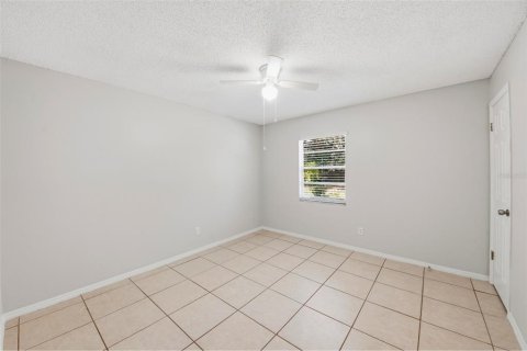 House in Oviedo, Florida 4 bedrooms, 117.71 sq.m. № 2094237 - photo 13