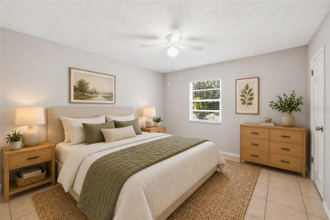 House in Oviedo, Florida 4 bedrooms, 117.71 sq.m. № 2094237 - photo 14
