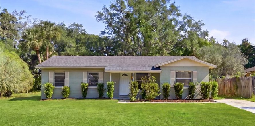 House in Oviedo, Florida 4 bedrooms, 117.71 sq.m. № 2094237