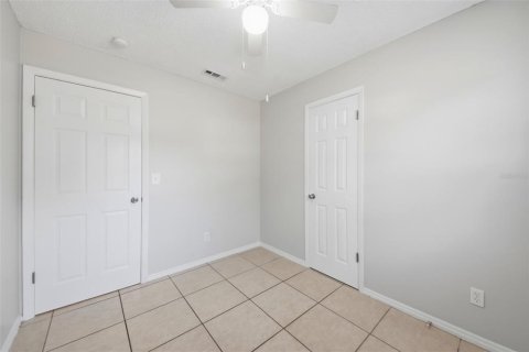 House in Oviedo, Florida 4 bedrooms, 117.71 sq.m. № 2094237 - photo 15