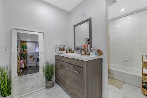 Купить виллу или дом в Холливуд, Флорида 4 спальни, 137.5м2, № 2008635 - фото 14