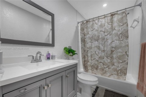 Купить виллу или дом в Холливуд, Флорида 4 спальни, 137.5м2, № 2008635 - фото 11