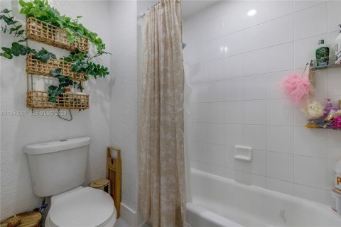 Купить виллу или дом в Холливуд, Флорида 4 спальни, 137.5м2, № 2008635 - фото 15