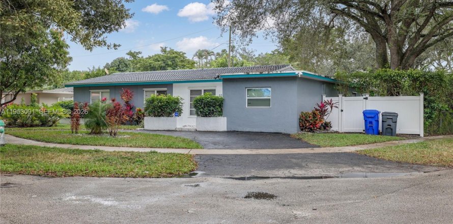 Дом в Холливуд, Флорида 4 спальни, 137.5м2 № 2008635