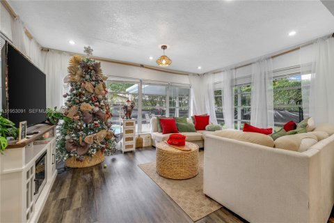 Купить виллу или дом в Холливуд, Флорида 4 спальни, 137.5м2, № 2008635 - фото 8