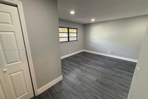 Купить таунхаус в Холливуд, Флорида 3 спальни, 139.35м2, № 2036410 - фото 27