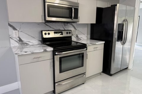 Купить таунхаус в Холливуд, Флорида 3 спальни, 139.35м2, № 2036410 - фото 30