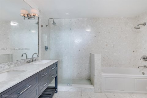 Купить кондоминиум в Майами-Бич, Флорида 2 спальни, 104.61м2, № 1986751 - фото 11