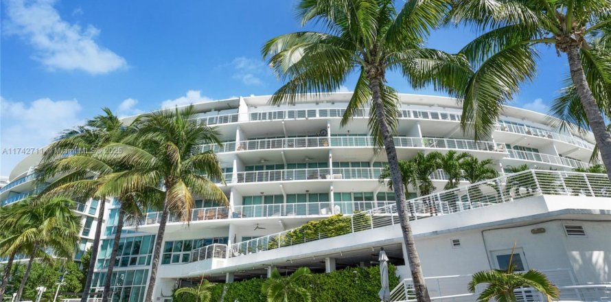 Кондоминиум с 2 спальнями в Майами-Бич, Флорида № 1986751